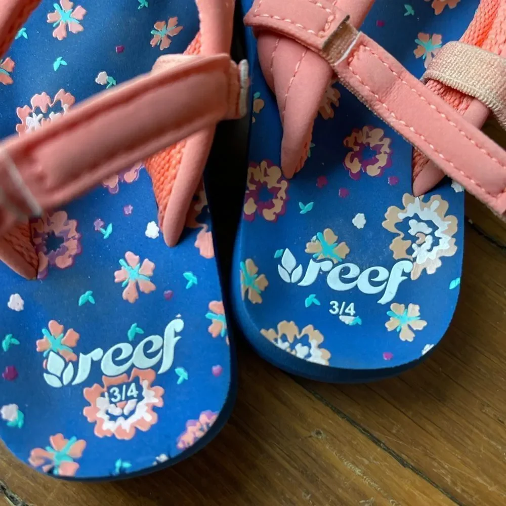 🌸 Toddler girl 3/4 REEF flip flops pink and blue floral 🌸